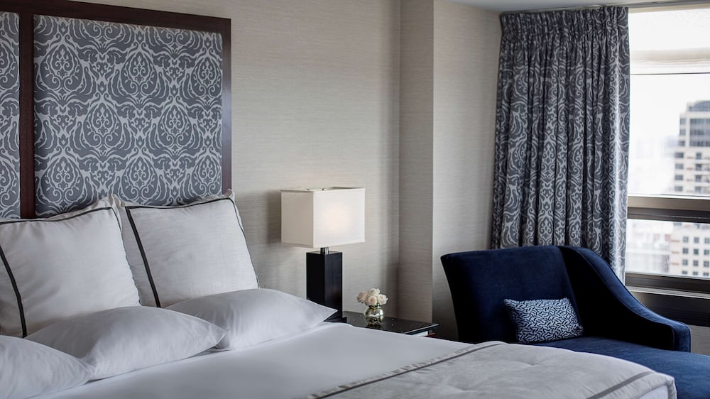 Amway Grand Plaza, Curio Collection by Hilton 22/65