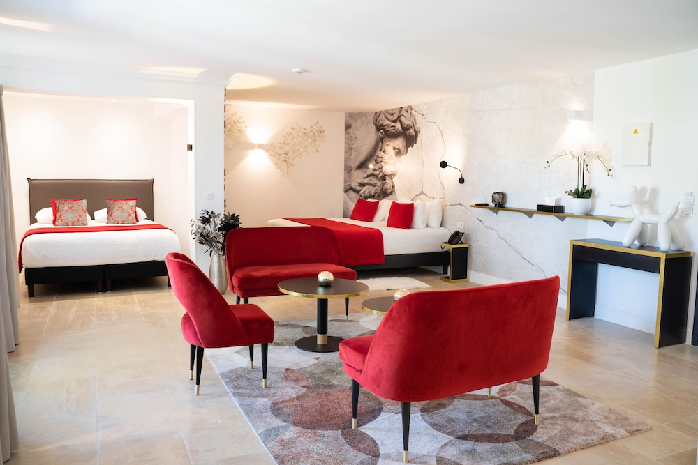 Confidentiel Hotel and Spa 66/78