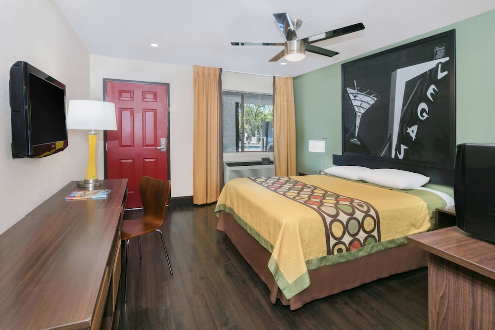 Super 8 By Wyndham Austin University/Downtown Area 28/38