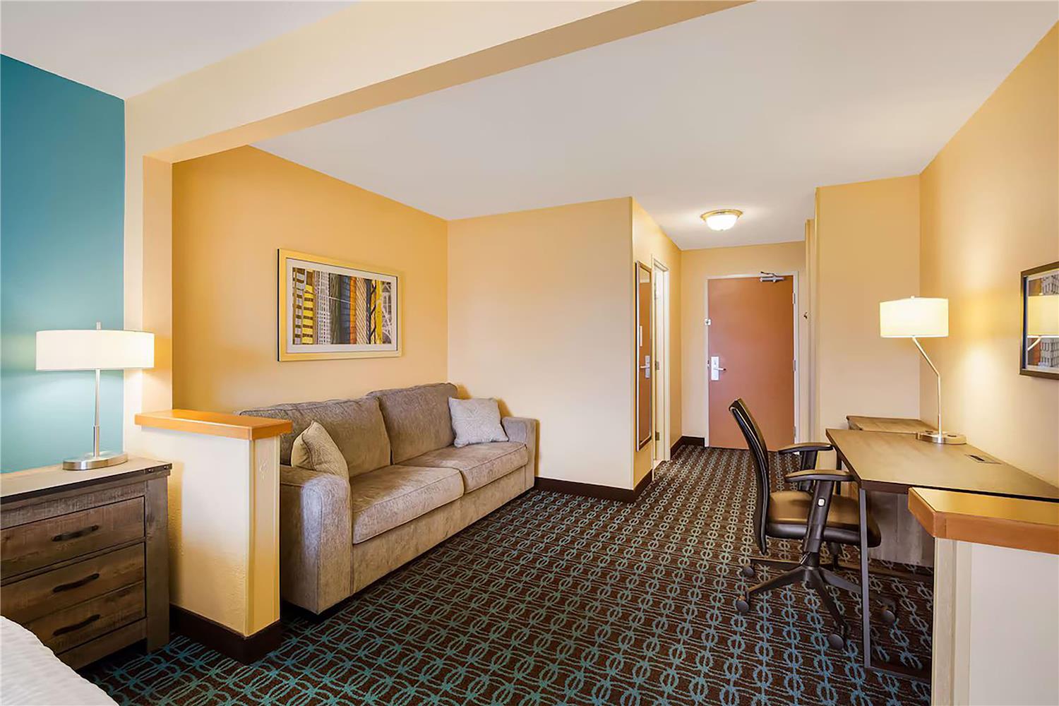 AmericInn by Wyndham Minot 6/20