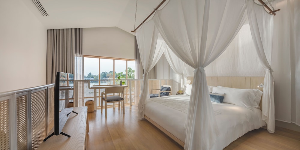 Pool, Suite, Villa, King Bed, River View, Sofa