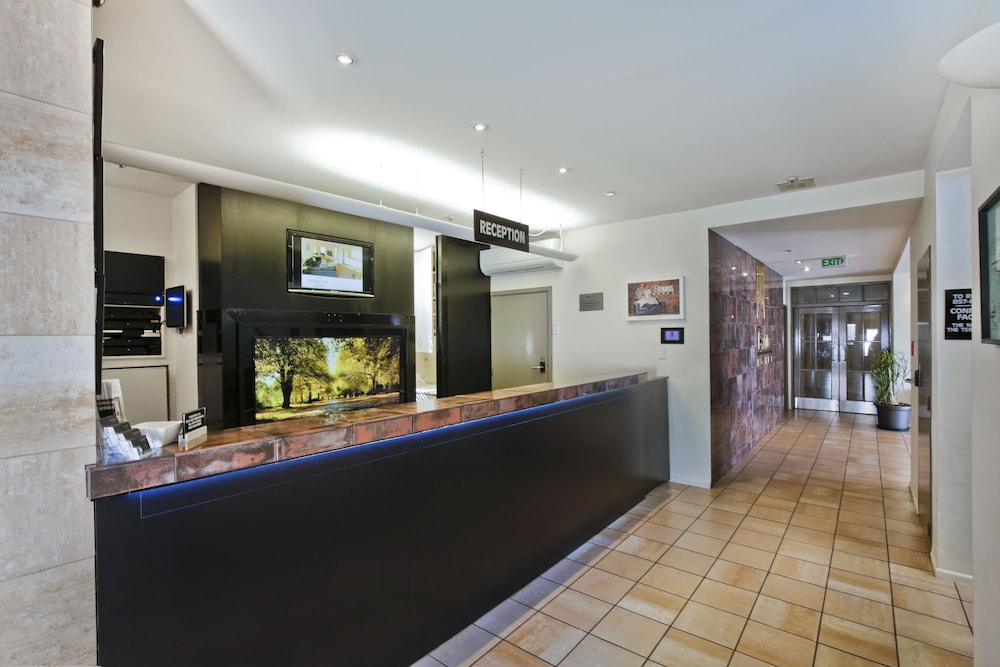 Pavilions Hotel 8/69