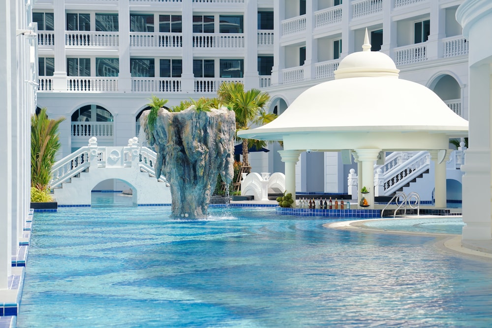 Movenpick Myth Hotel Patong 63/65