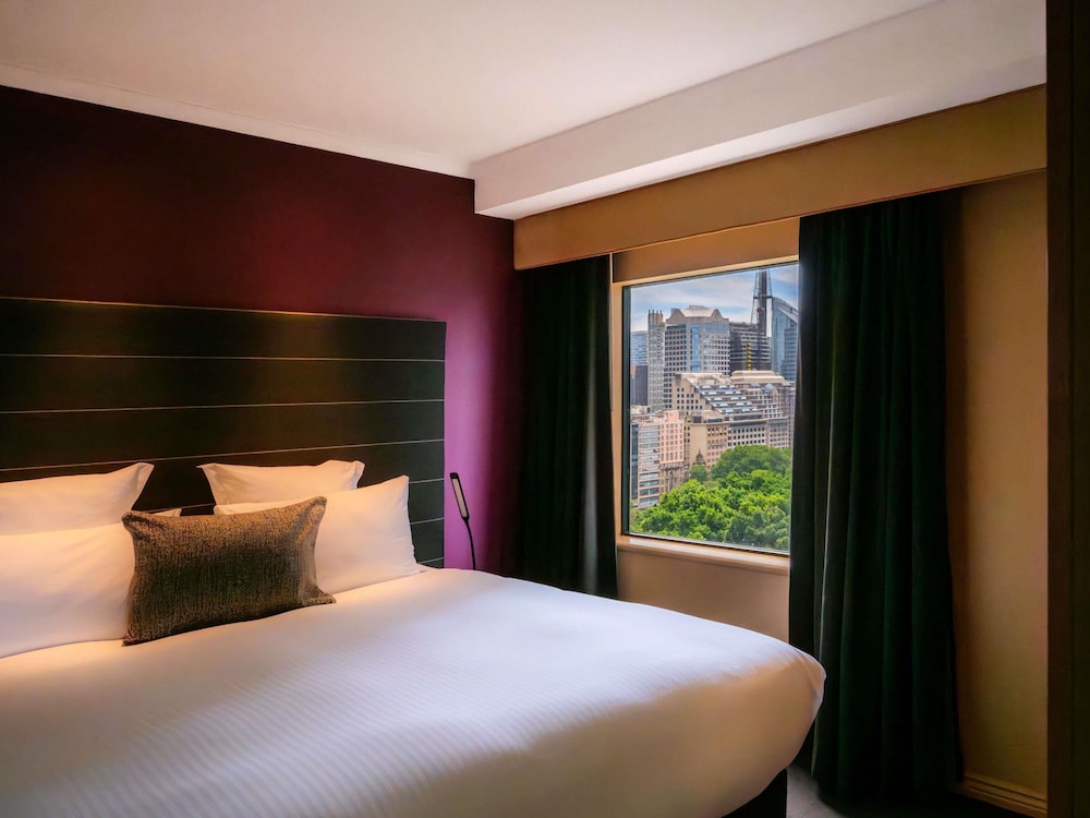 JUNIOR SUITE, QUEEN BED