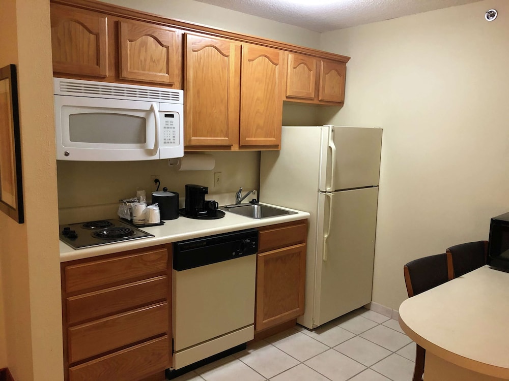 Hampton Inn & Suites St. Louis/Chesterfield 64/81