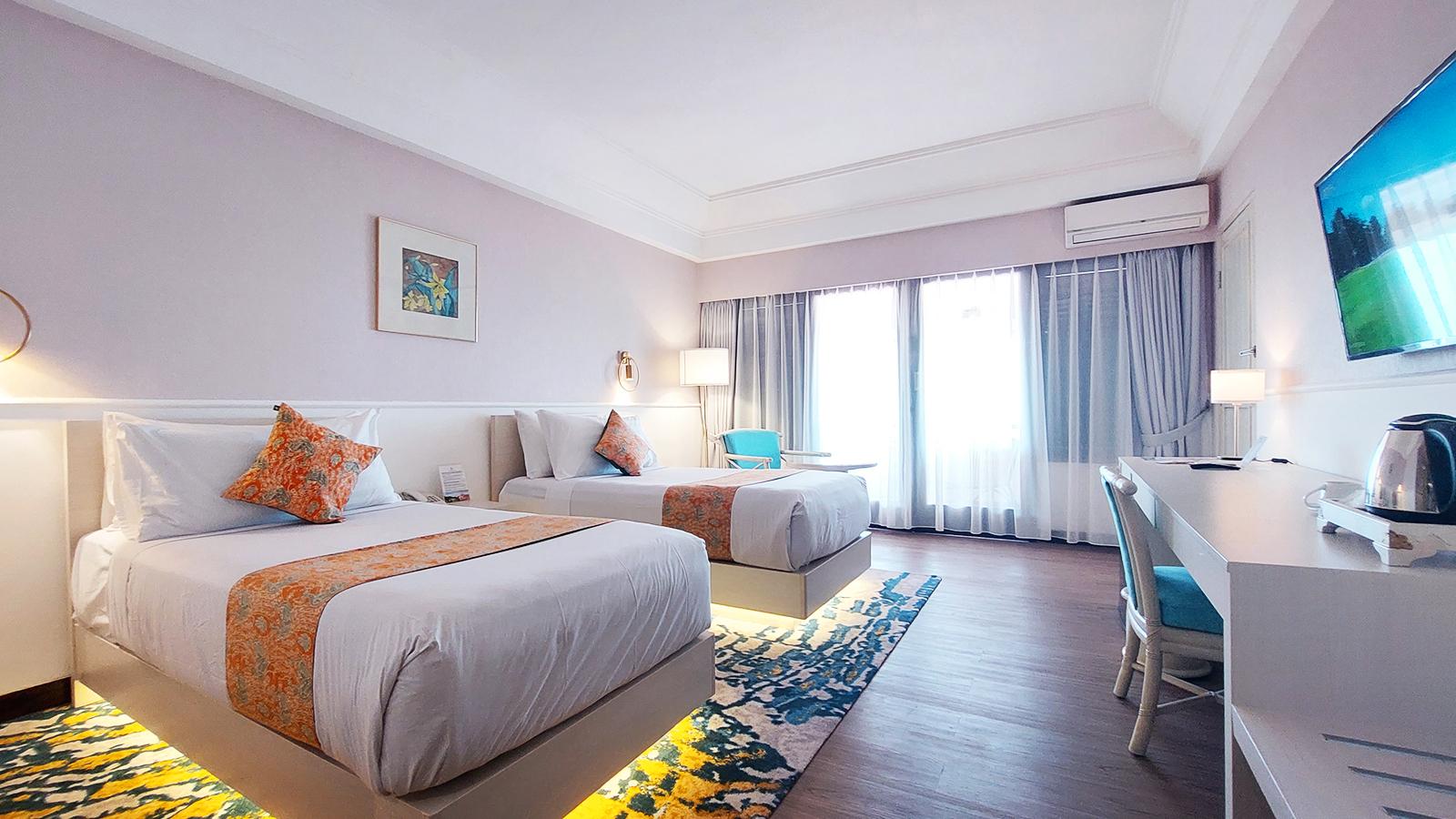 Super, Deluxe, Twin Beds