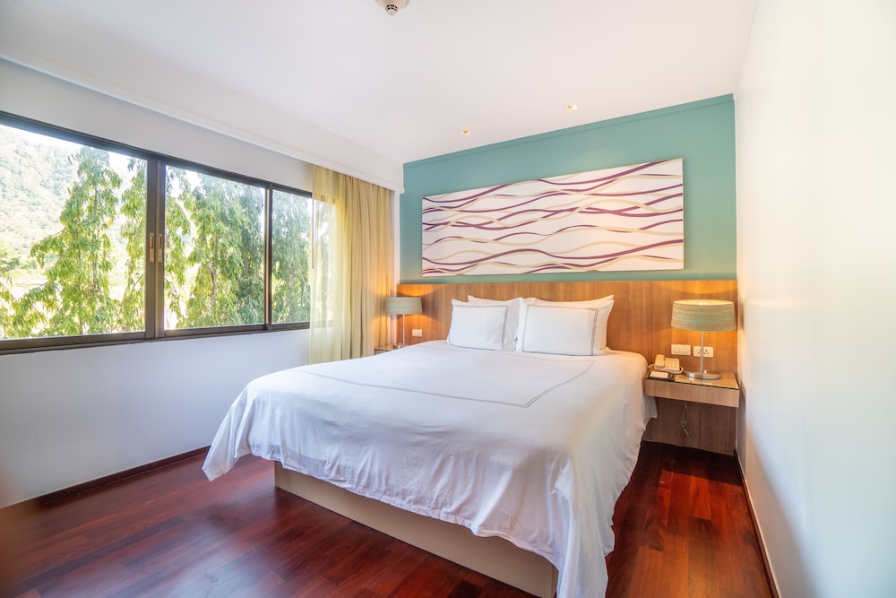 Radisson Resort and Suites Phuket 28/72