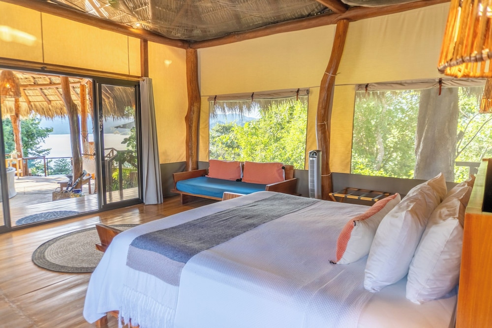 Isla Chiquita Glamping Hotel 8/50