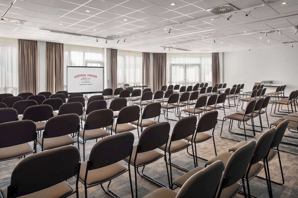 Vienna House Easy by Wyndham Frankfurt Airport 55/60