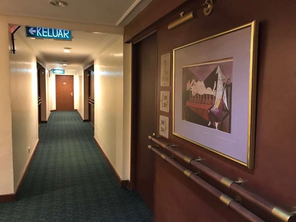 The Executive Hotel 14/25