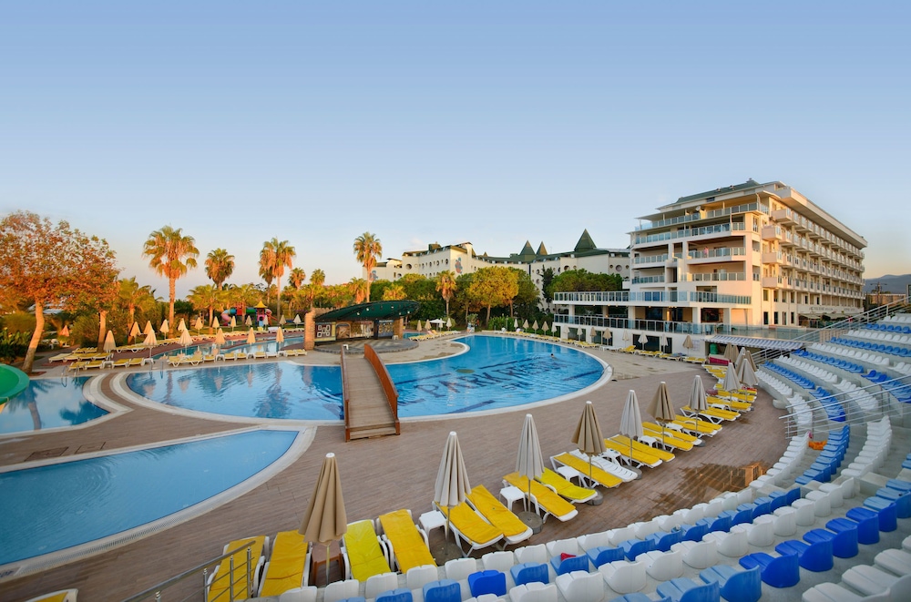 MC Beach Resort Hotel 11/53