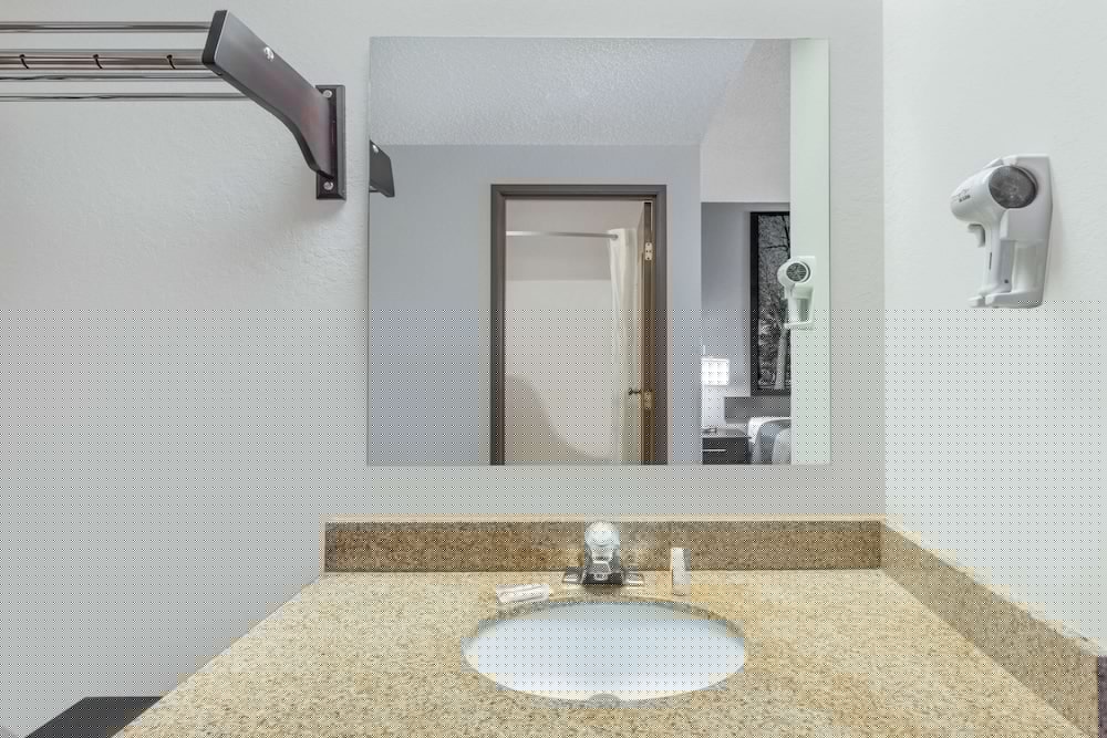 Super 8 By Wyndham Madison South 13/34