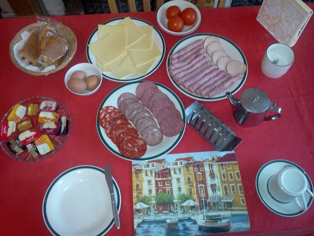 Carlton Lodge 16/18