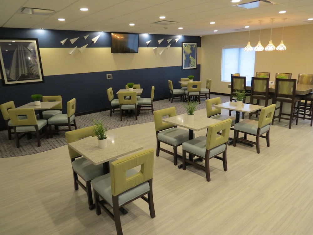 Spark by Hilton Erie 20/29