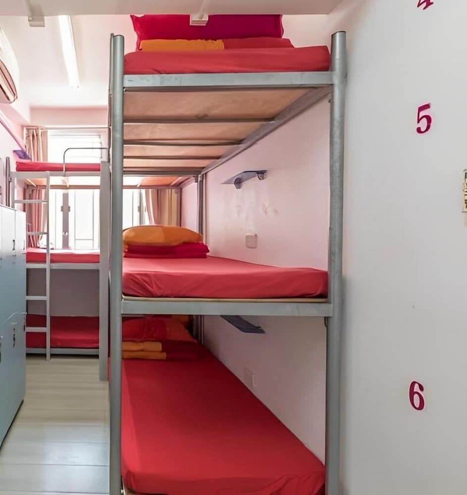 FEMALE DORM, 8 BEDS, SHARED BATHROOM