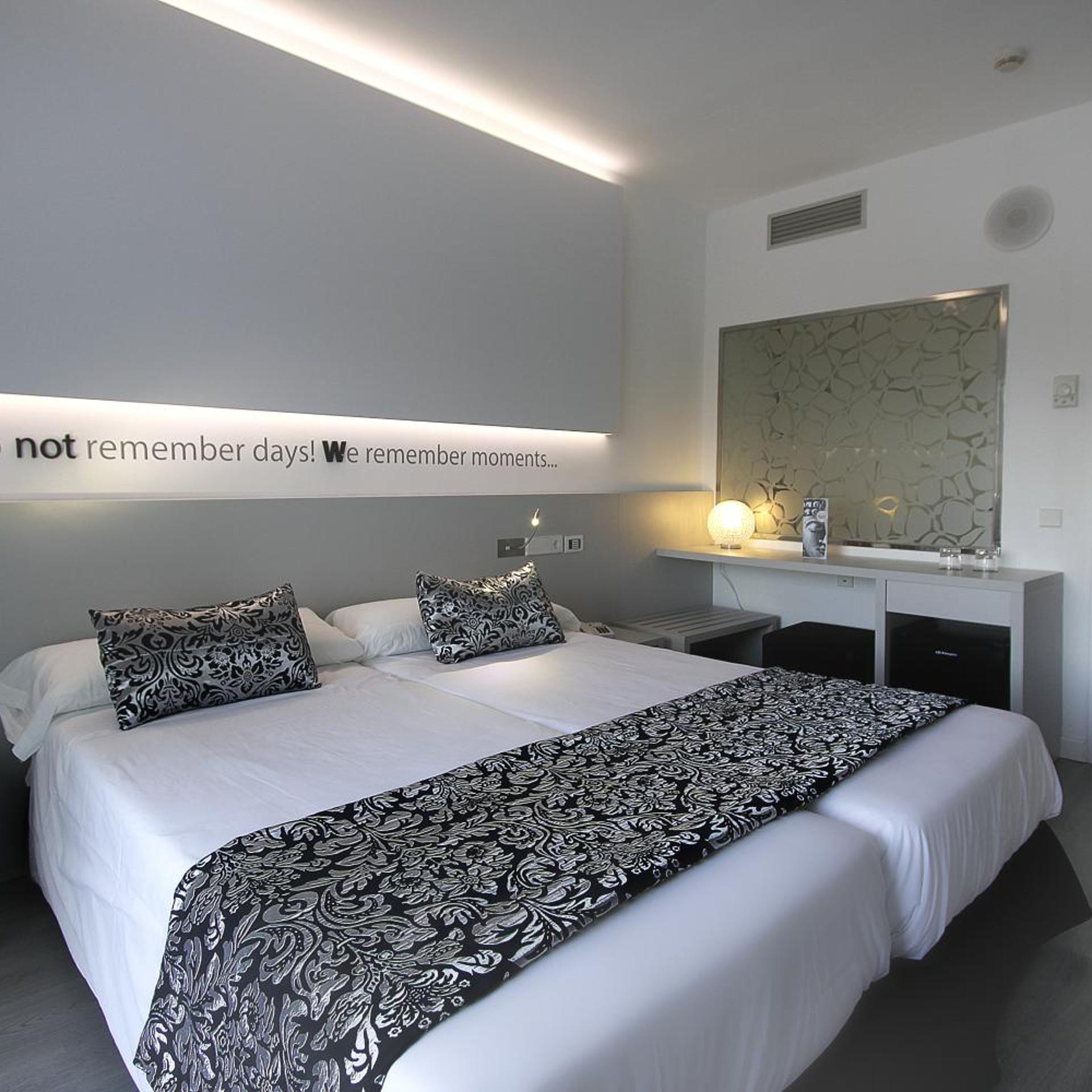 ROOM, TRIPLE