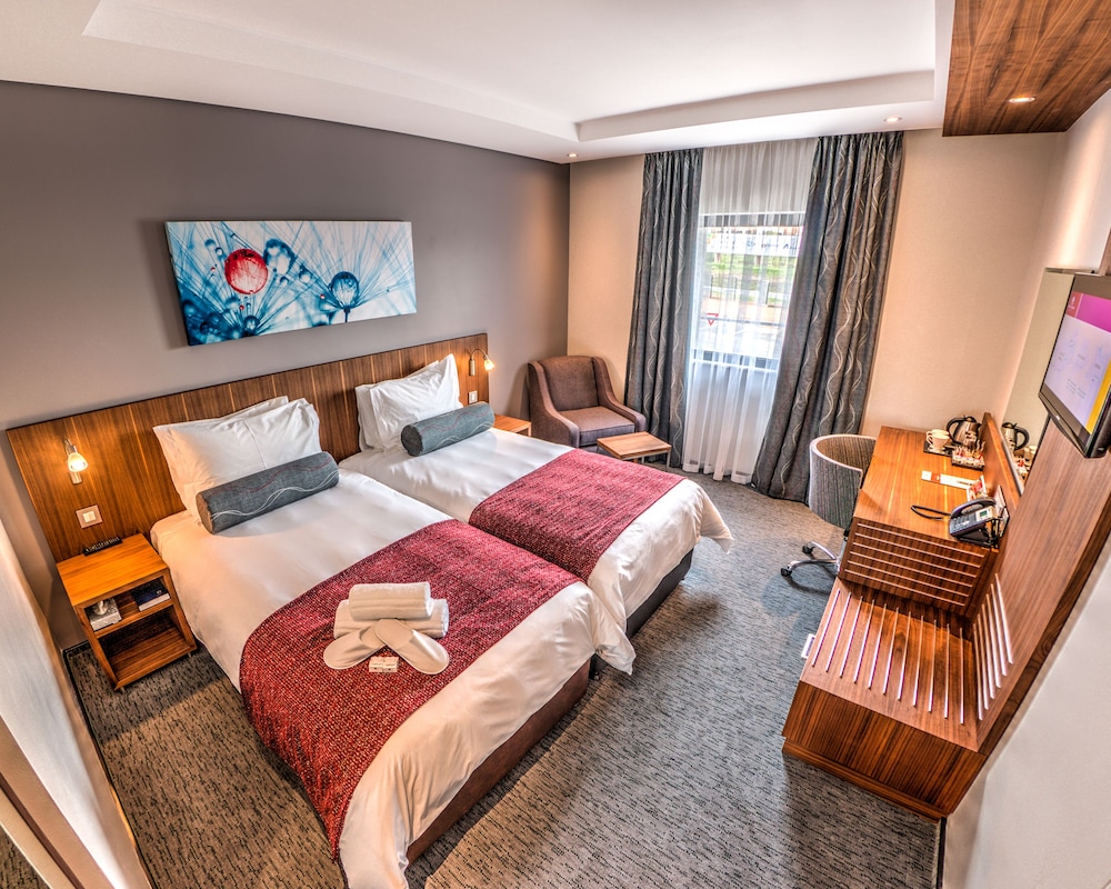 ROOM, TWIN BEDS
