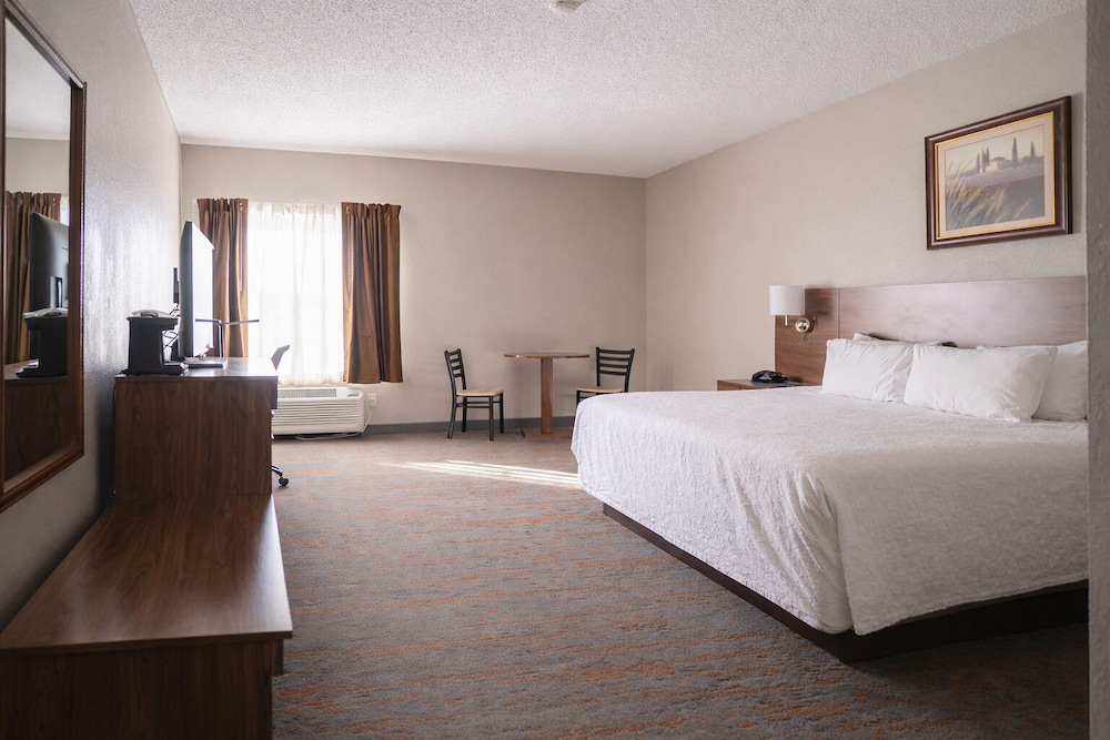 ROOM, SINGLE, KING BED, ACCESSIBLE