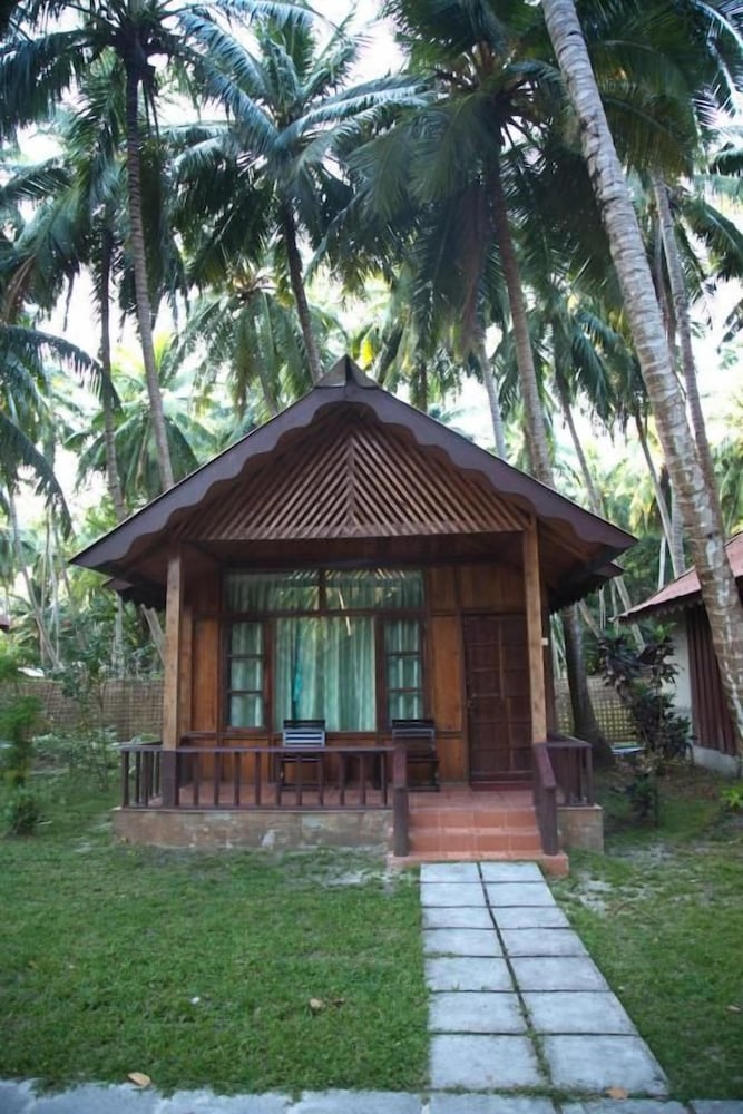 Symphony Palms Beach Resort 55/57