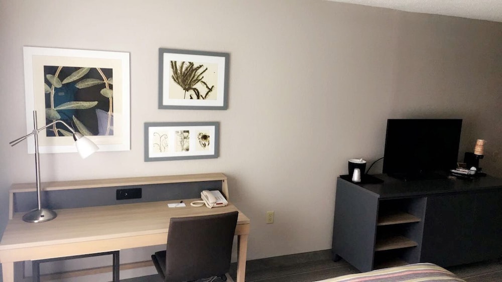 Country Inn & Suites By Radisson Indianapolis South IN 25/32