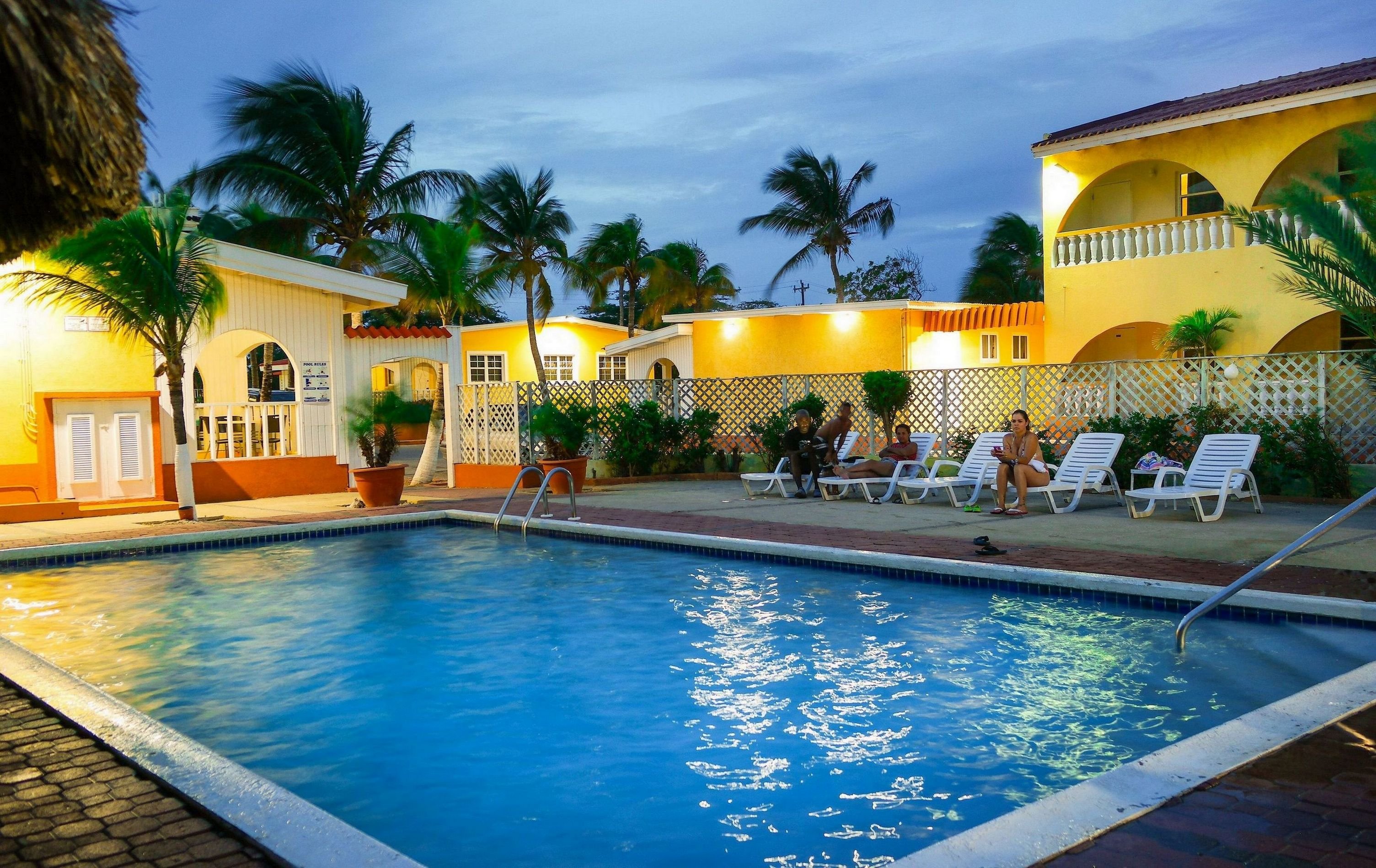 COCONUT INN 4/37