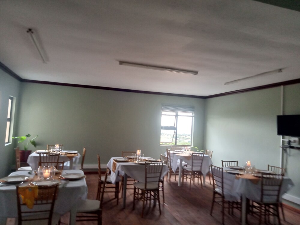Emampingeni Lodge 15/16