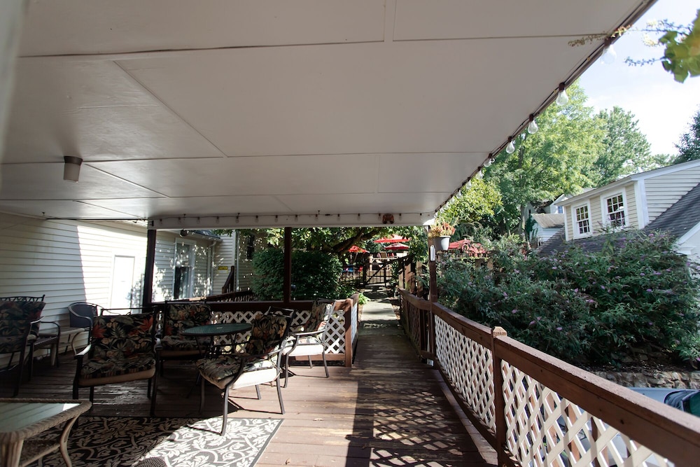 Clay Corner Inn 4/48