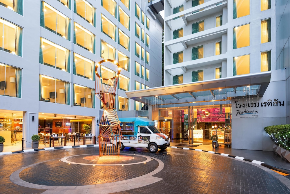 RADISSON SUITES BANGKOK SUKHUMVIT 64/73