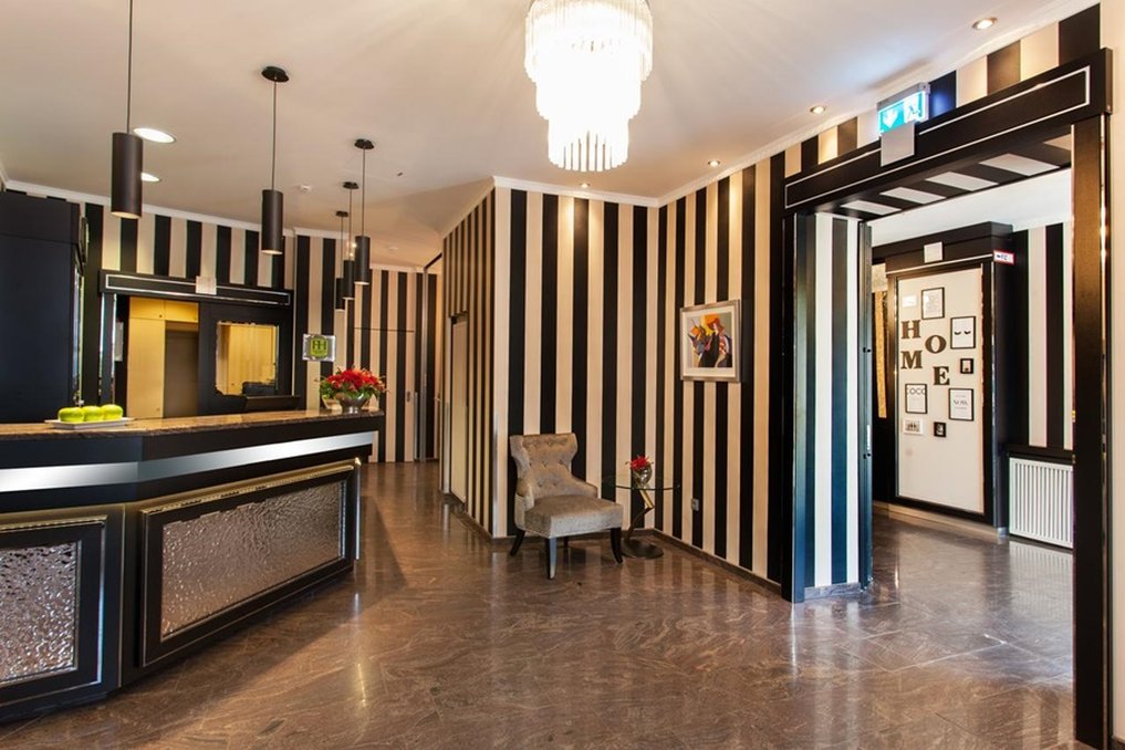 Favored Hotel Domicil Frankfurt 4/25