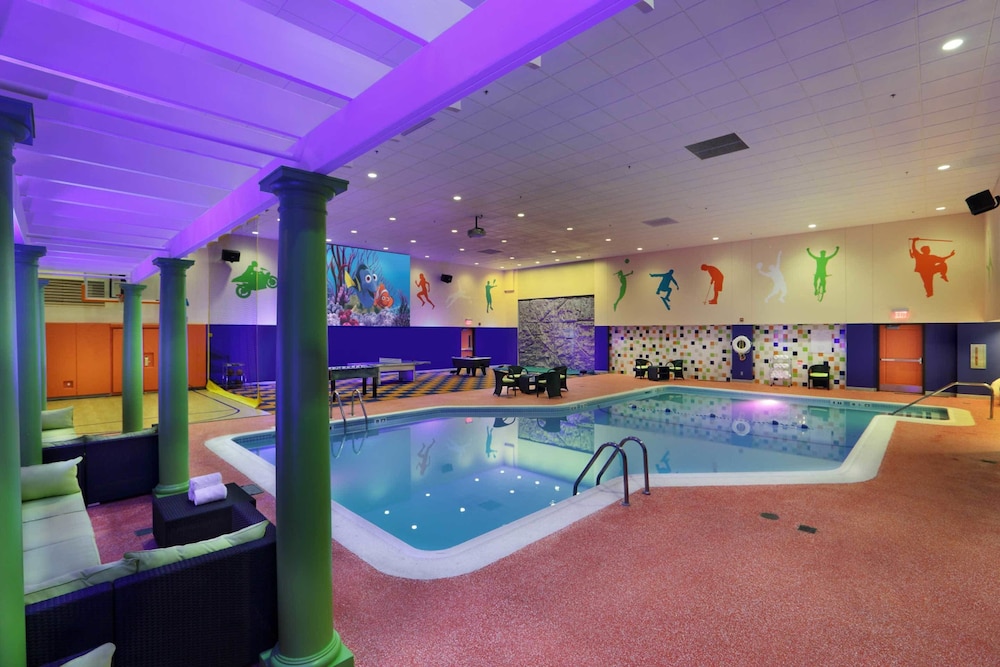 HOLIDAY INN BOSTON BUNKER HILL AREA 34/67