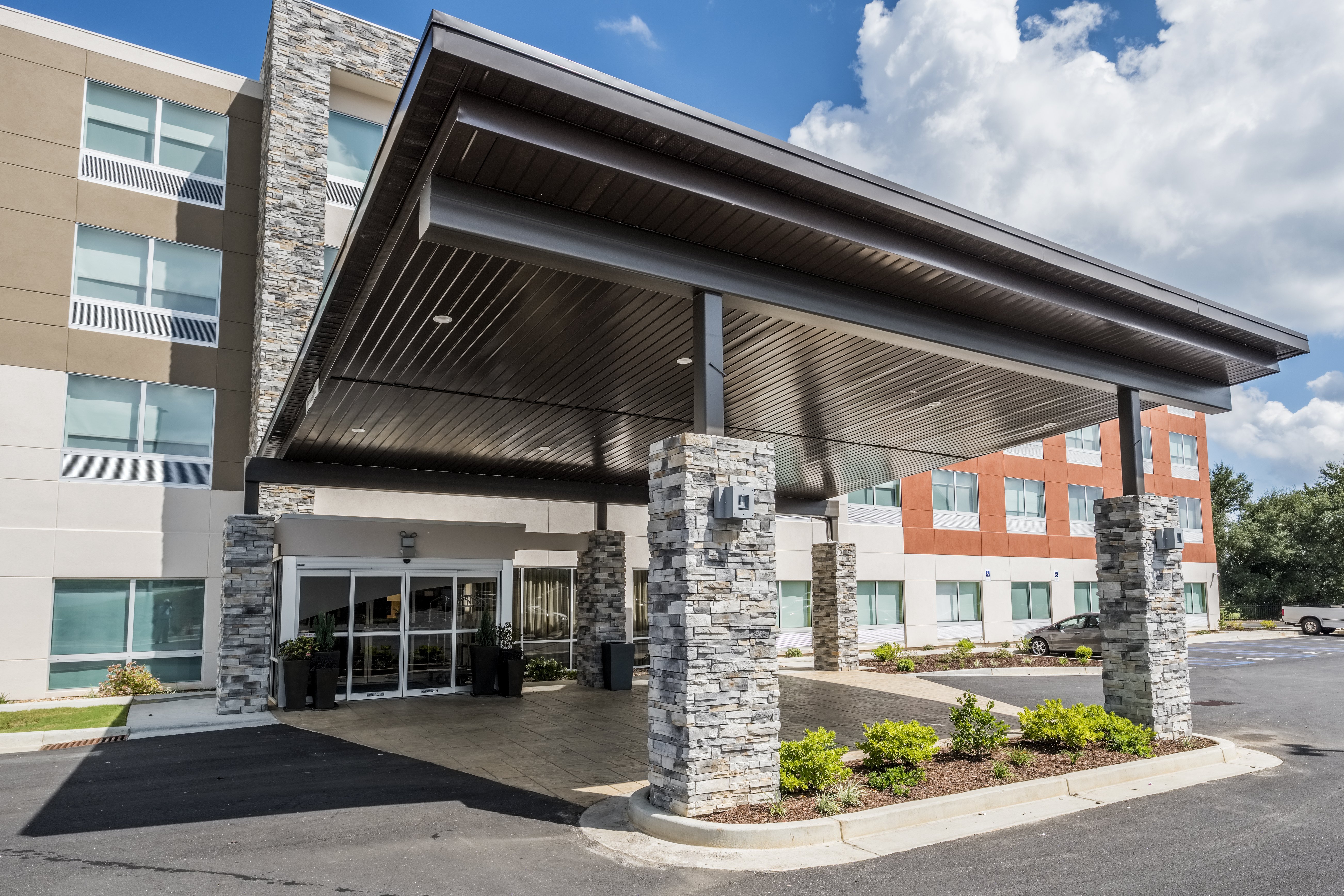 Holiday Inn Express & Suites Commerce 2/42