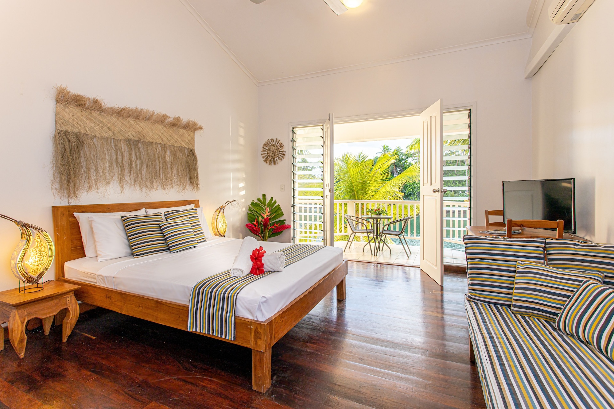 Studio, Queen Bed, Water Front