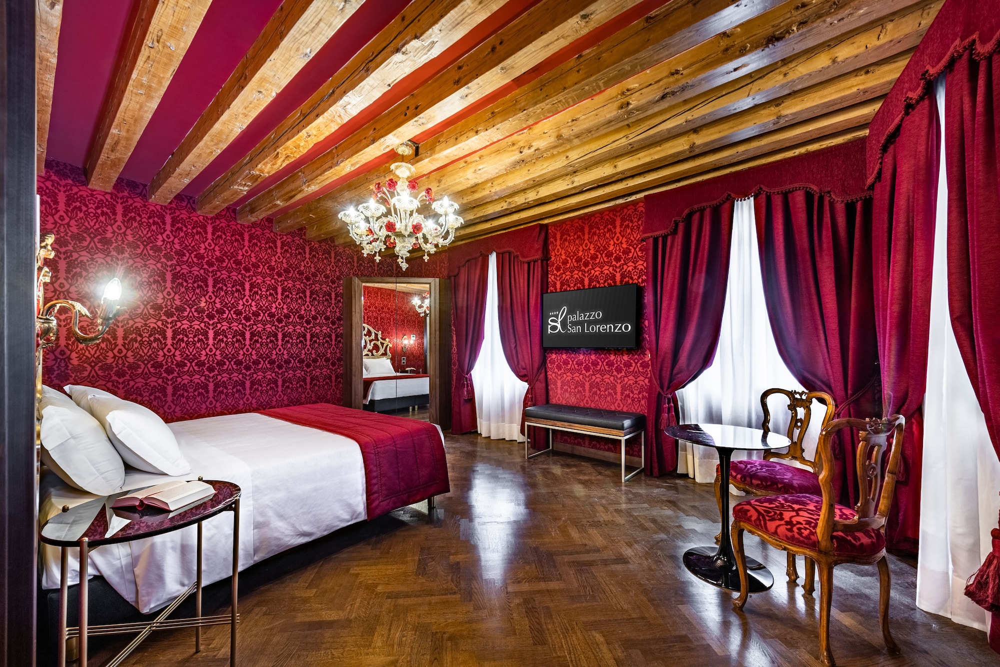Junior Suite, Canal View