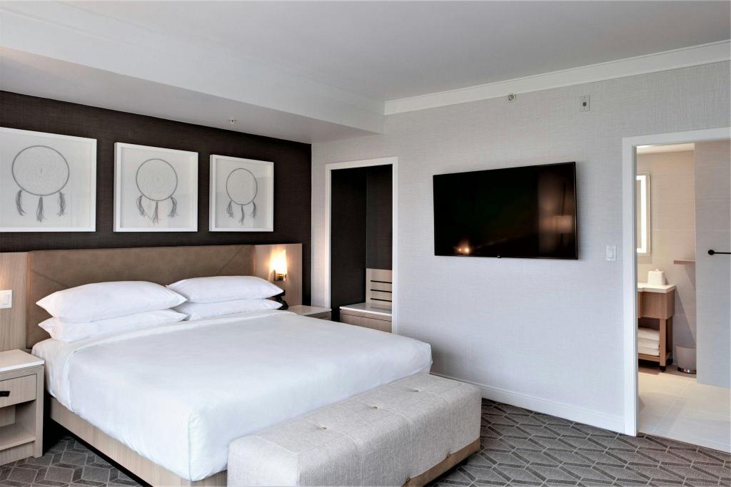 Mountain, Executive, Suite, King Bed, Mountain View, Sofa, Top Floor