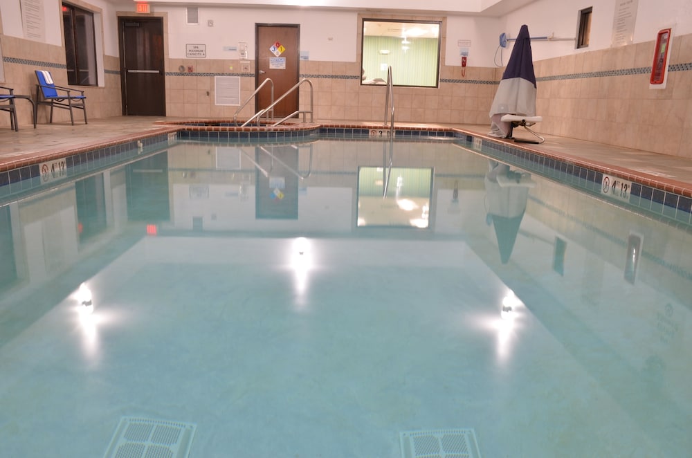 Holiday Inn Express Waterloo-Cedar Falls 40/59