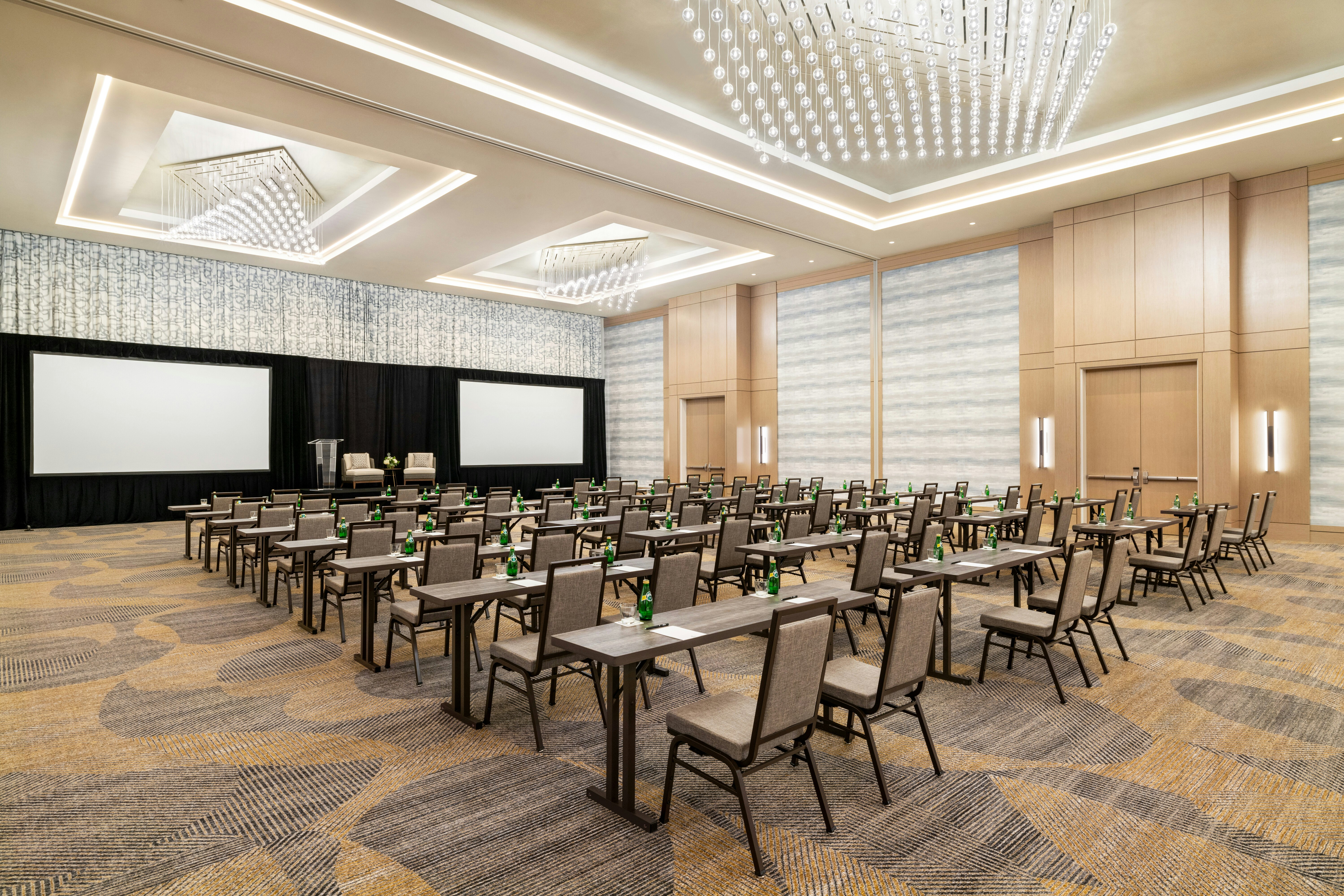 Hilton BNA Nashville Airport Terminal 44/53