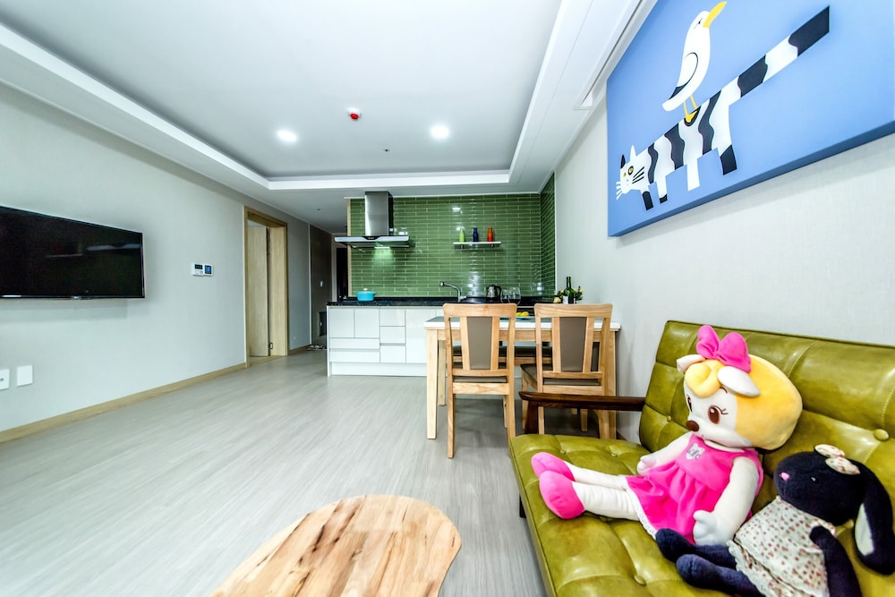 Blue Whale Resort 38/68