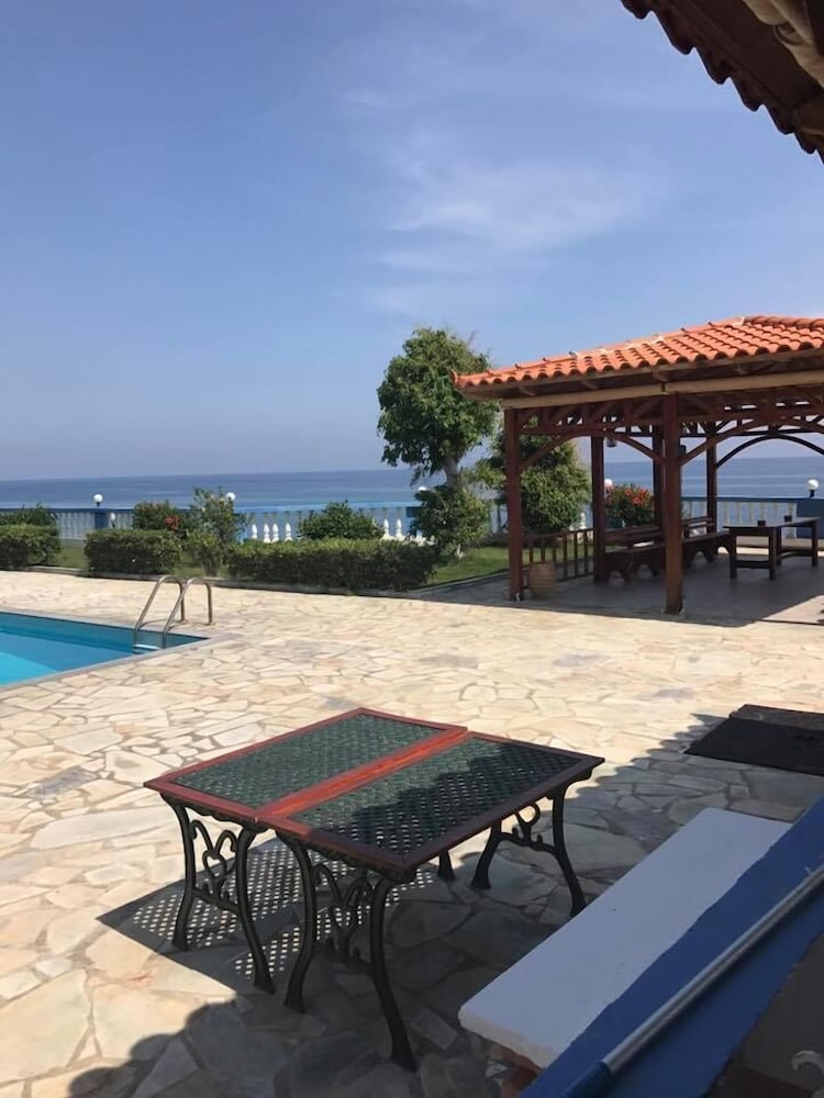 Cypriana Apartments 18/30