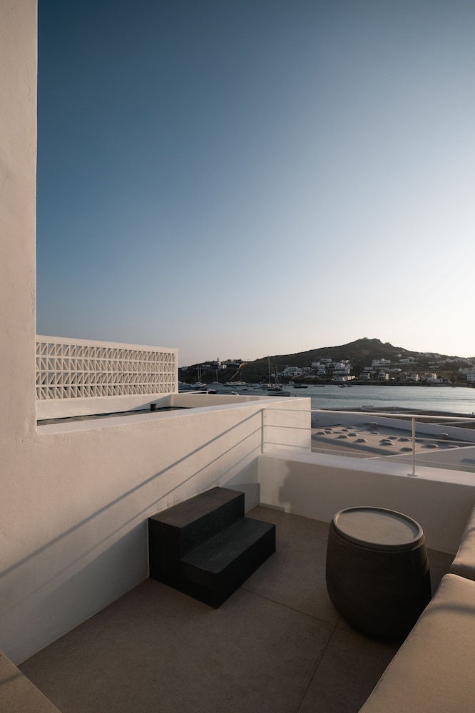 CUBIC Mykonos Seafront Design Suites 46/58