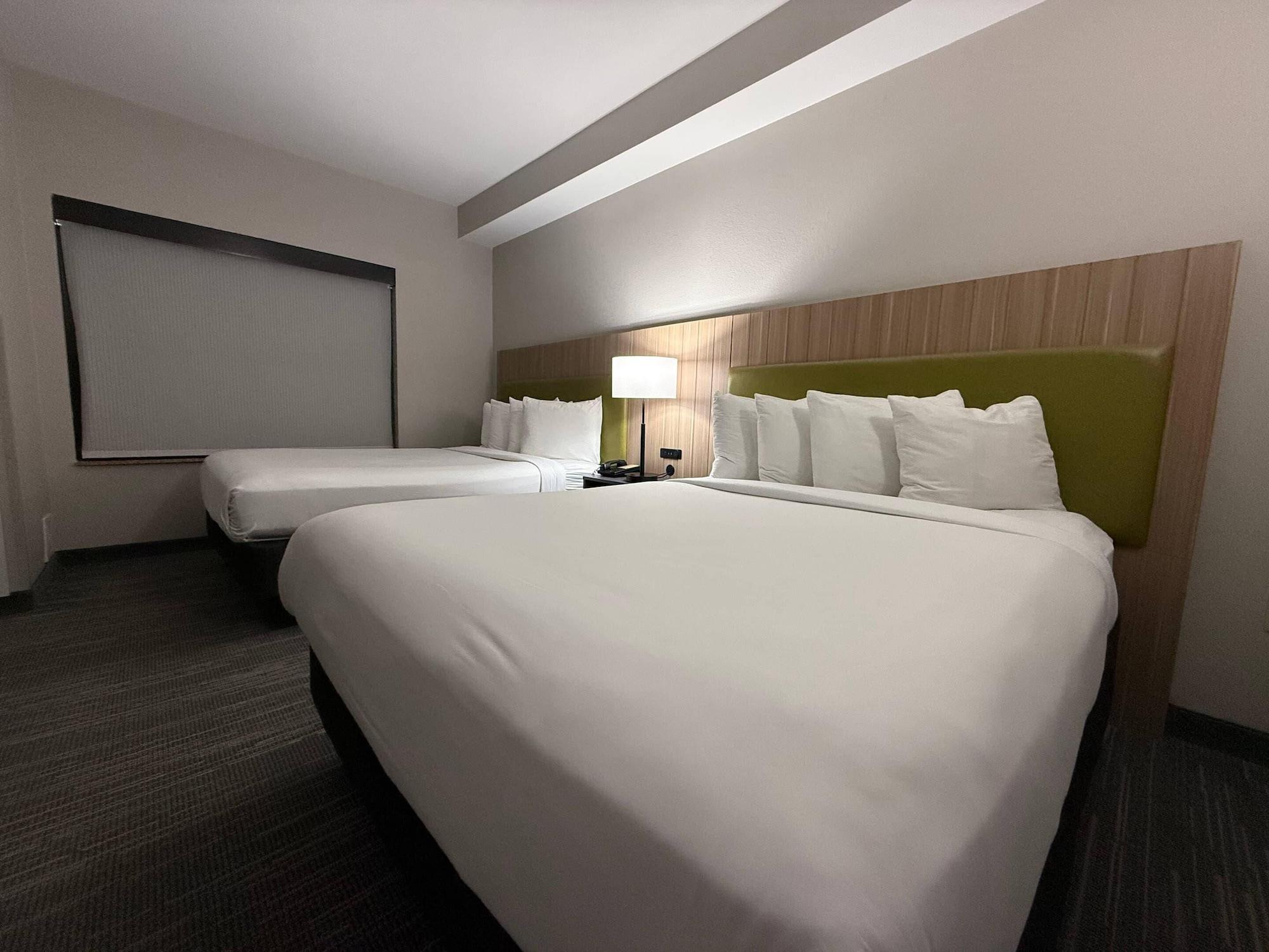 Suite, Multiple Beds, Country Inn & Suites by Radisson Harrisburg Hershey West PA 2/4