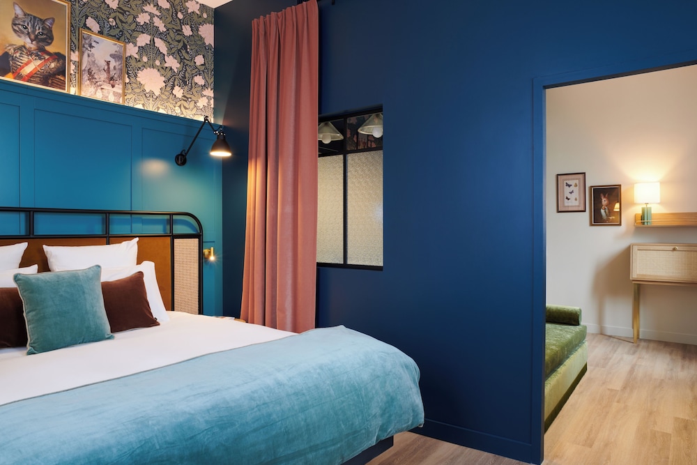 Square Lodge Hotel La Roche sur Yon - Handwritten Collection 11/46