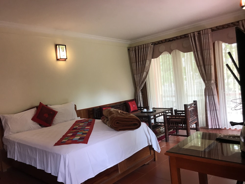 Chez Loan Hotel 12/48