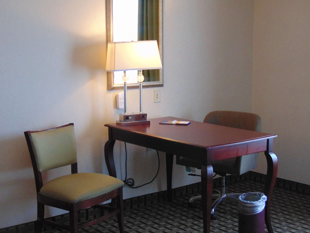 Hampton Inn & Suites Cleveland-Mentor 44/45