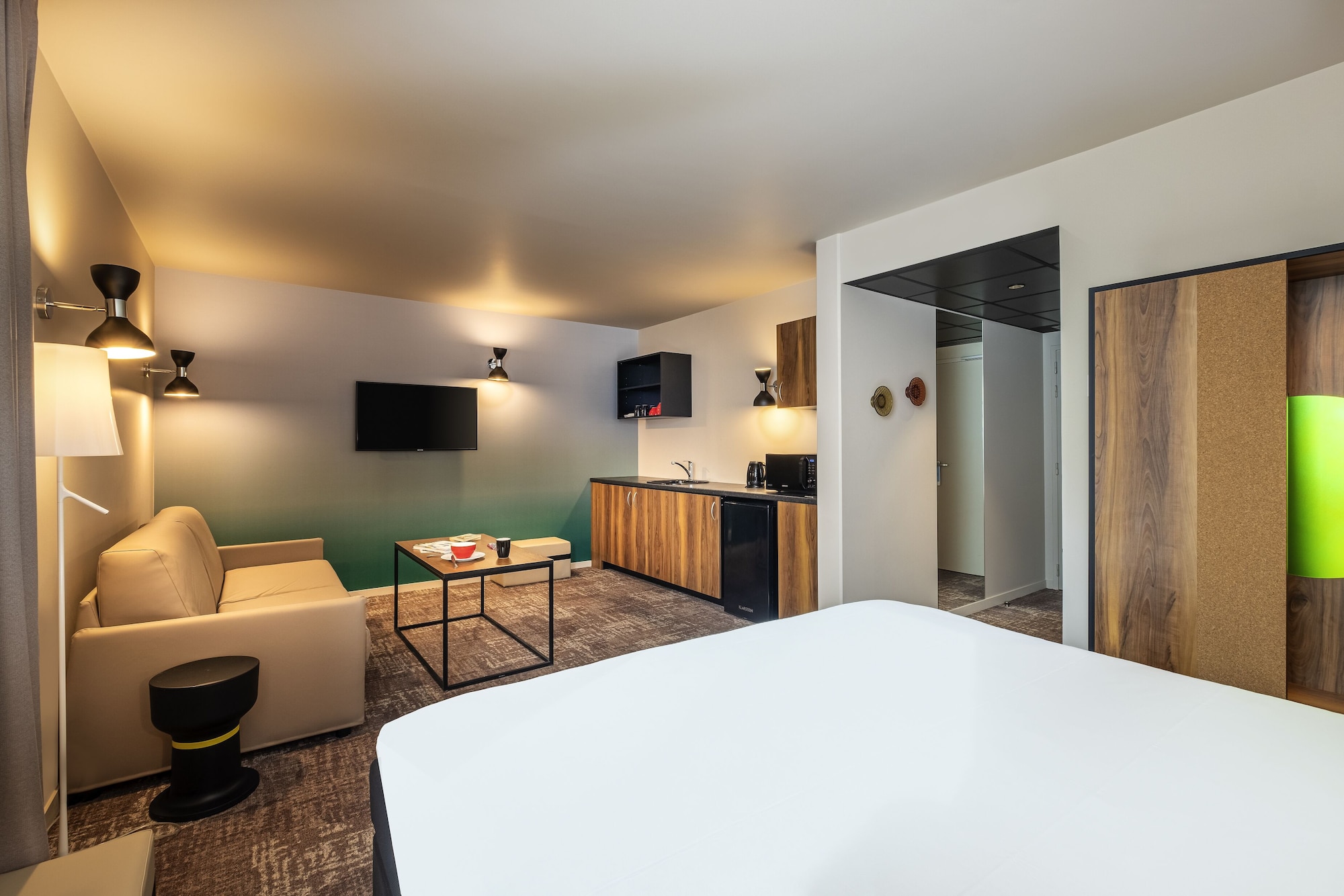 APARTMENT, KITCHENETTE