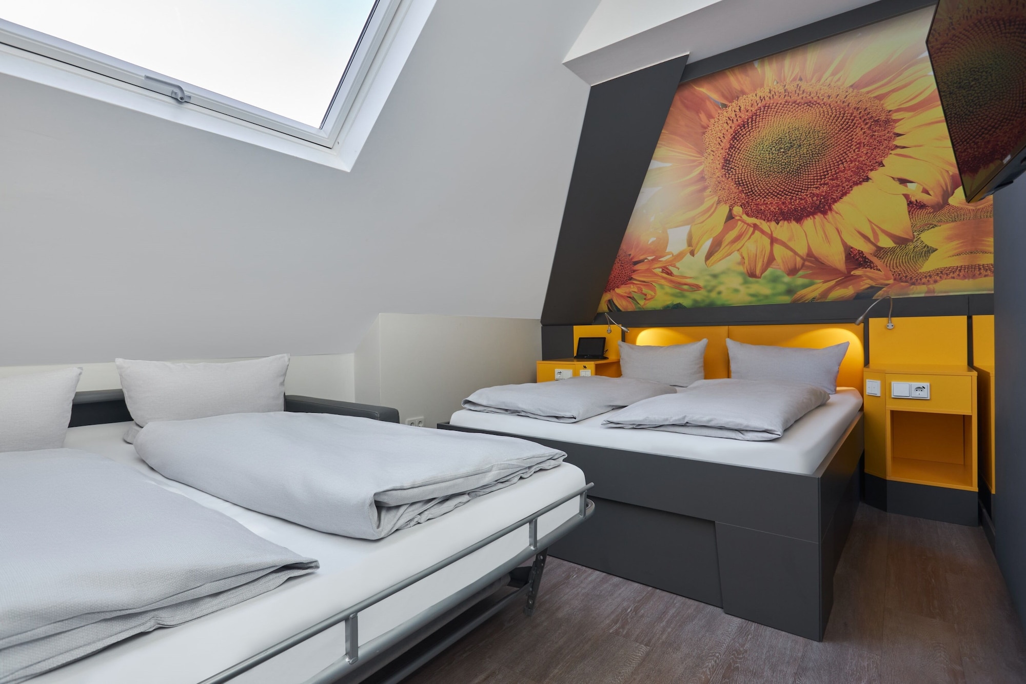 ROOM, QUADRUPLE