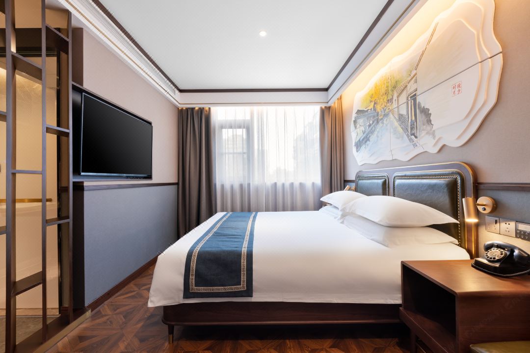 BUSINESS, SUPERIOR, QUEEN BED
