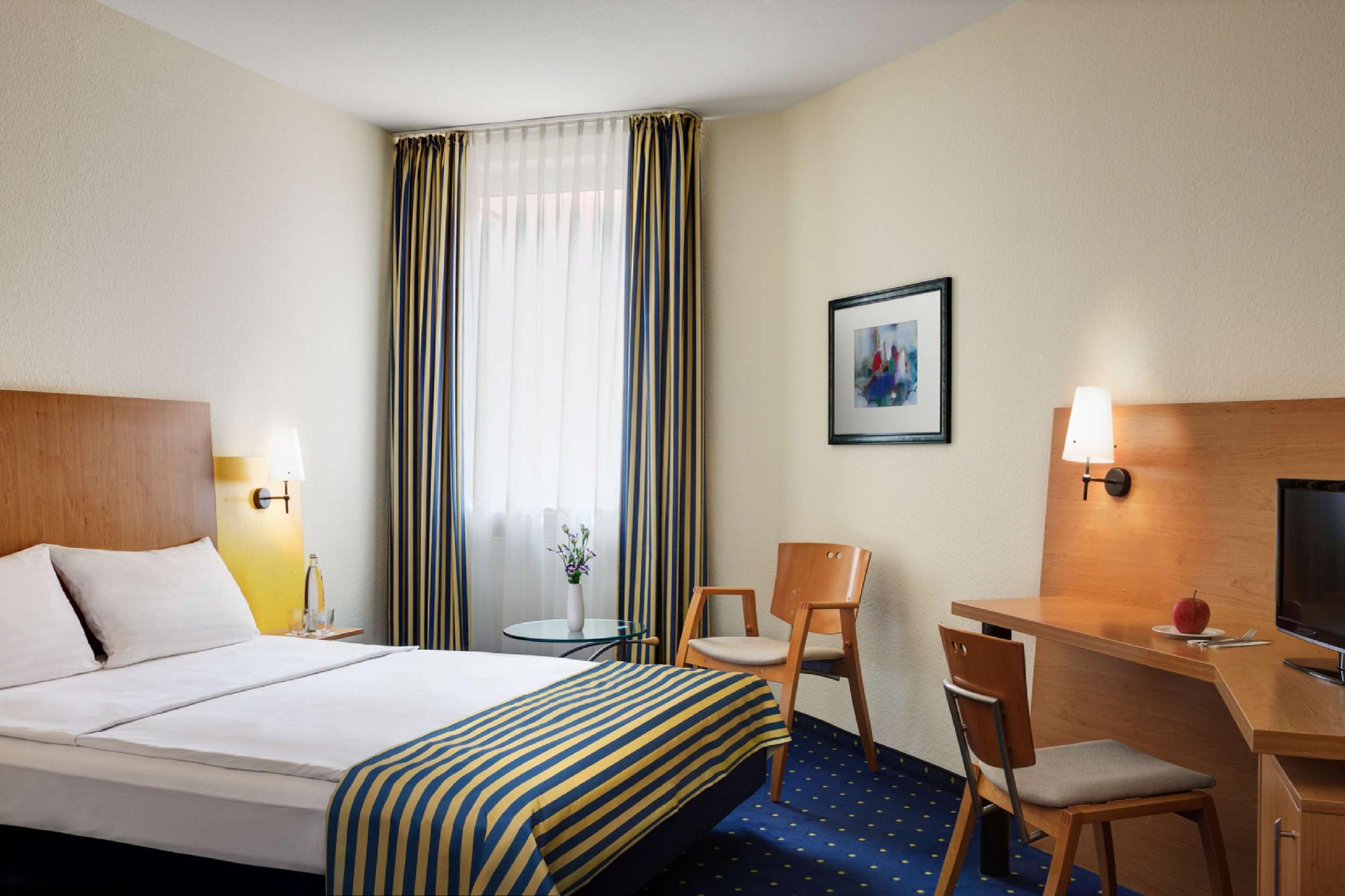 Business, Single, 1 Double and 1 Single Bed