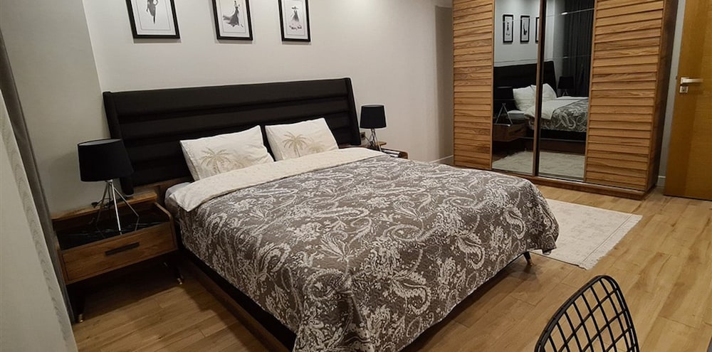 Veranda Suites 12/39