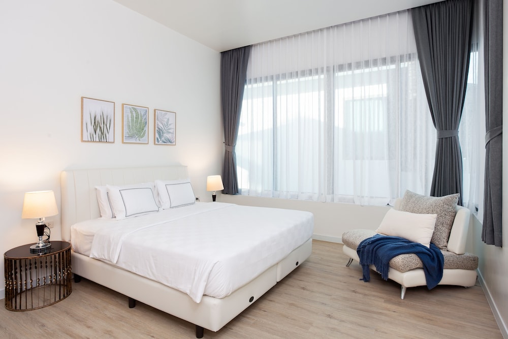 1 Bedroom, Penthouse, King Bed, Sea Front, Hot Tub