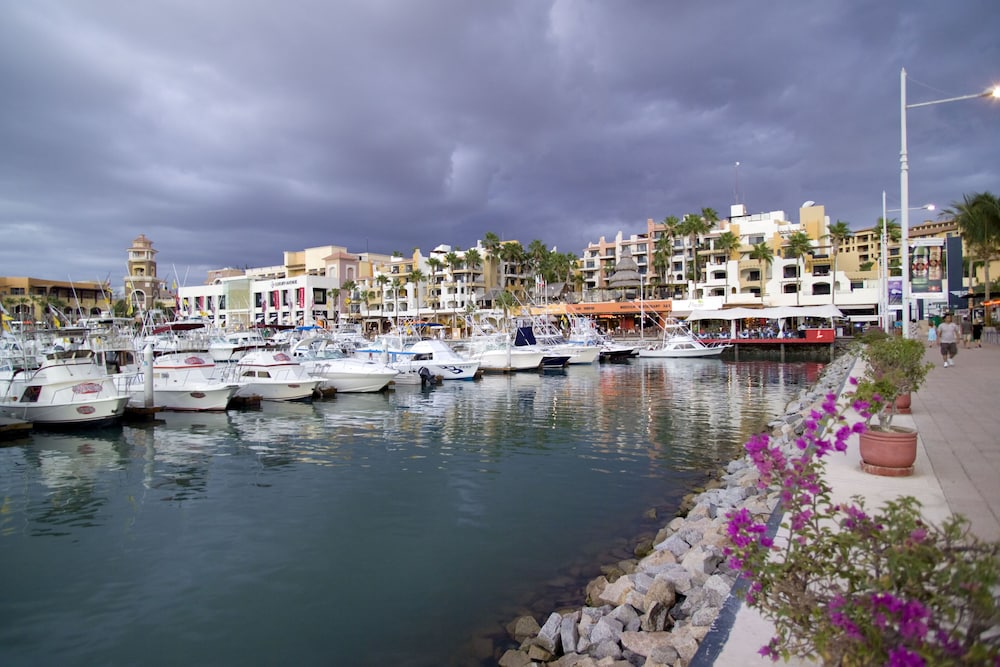 Fairfield Inn By Marriott Los Cabos 45/48